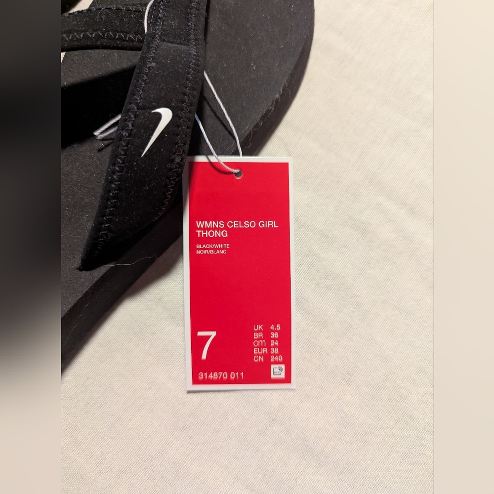 BRAND NEW: Nike Celso Black and White Thong Sandals